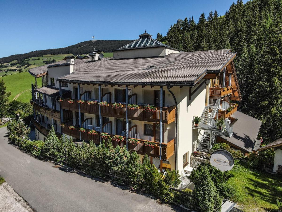 Hotel Ranuimuellerhof Funes  Buitenkant foto
