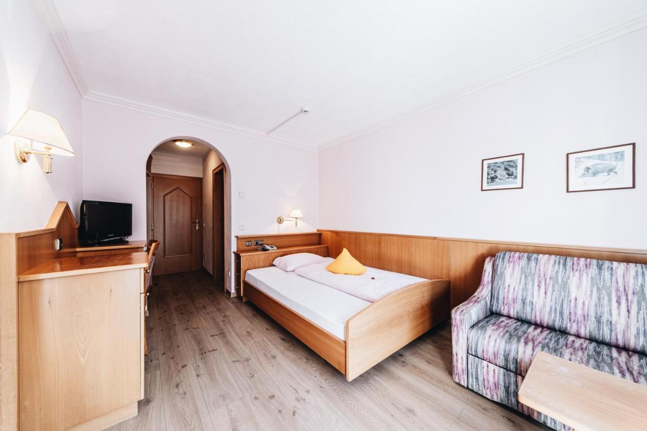 Hotel Ranuimuellerhof Funes  Buitenkant foto